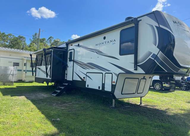Property at 10404 Highway 27 Unit R-28, Frostproof, FL 33843, 1 bed, 1 bath
