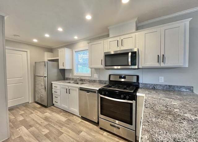 Property at 3701 2nd St #20, Coralville, IA 52241, 3 beds, 2 baths