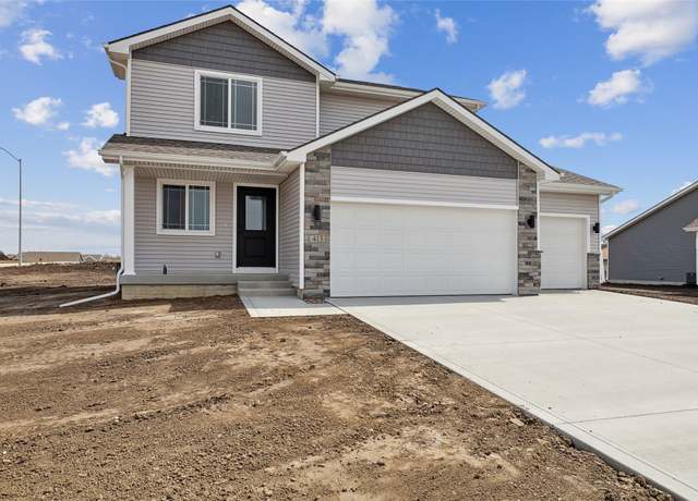 Property at 413 Meadow Northwest Ave, Bondurant, IA 50035, 4 beds, 2.5 baths