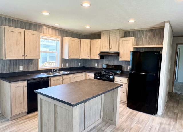 Property at 1636 Pheasant Run, Mishawaka, IN 46544, 3 beds, 2 baths