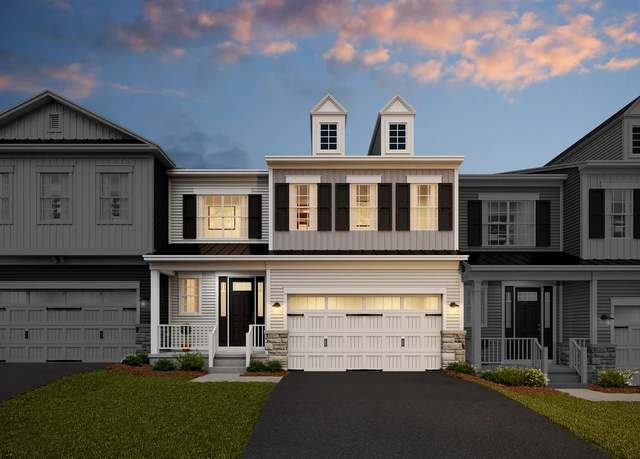 Property at 33 Hillandale Dr, Far Hills, NJ 07931, 3 beds, 2.5 baths