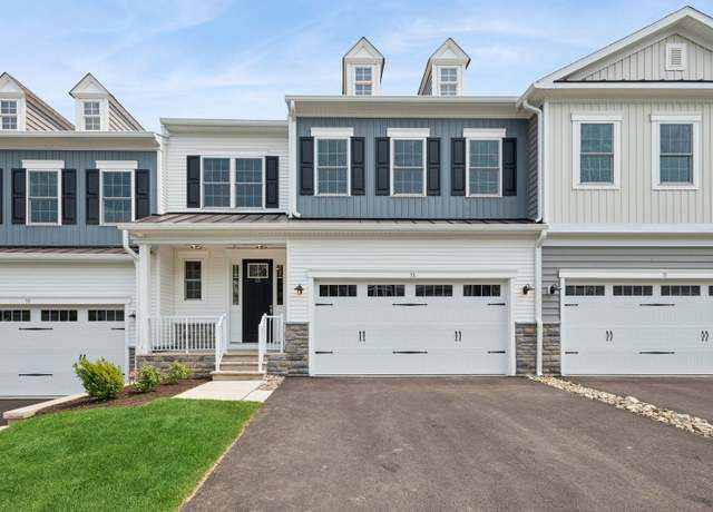 Property at 33 Hillandale Dr, Far Hills, NJ 07931, 3 beds, 2.5 baths