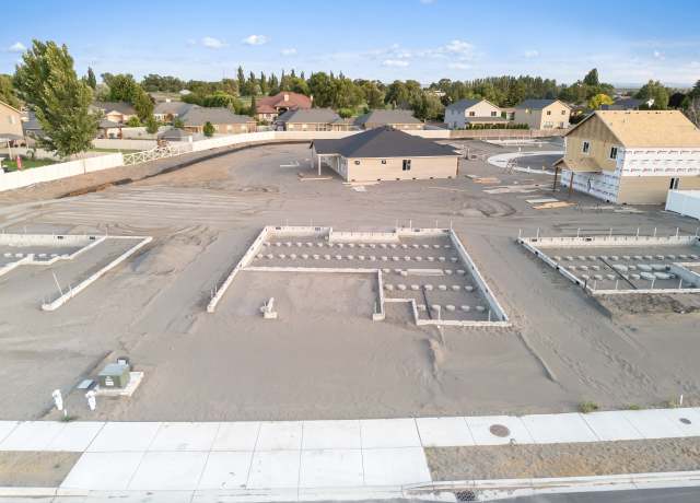Property at 4419 W Thrush St, Moses Lake, WA 98837, 3 beds, 2 baths