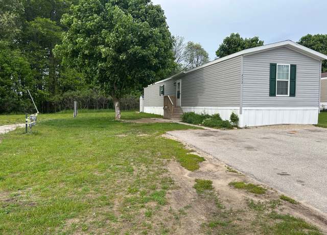 Property at 4572 Springcress Ln, Traverse City, MI 49685, 3 beds, 2 baths