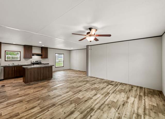 Property at 6201 W Bert Kouns Industrial Loop #307, Shreveport, LA 71129, 4 beds, 2.5 baths