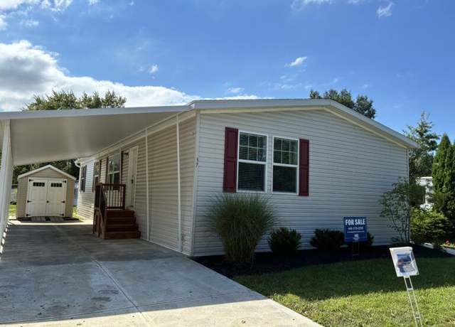 Property at 37 Elgin Oval Blvd Unit ELG37, Olmsted, OH 44138, 3 beds, 2 baths