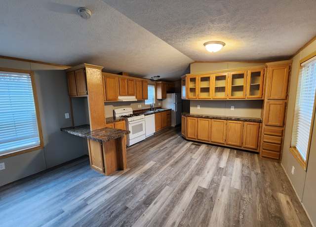 Property at 7171 W 60th St #37, Davenport, IA 52804, 3 beds, 2 baths