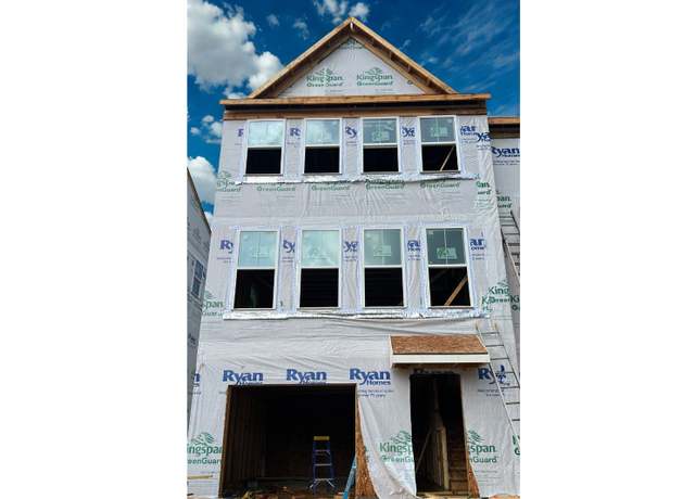 Property at 1041 Steamboat Dr, Cincinnati, OH 45244, 3 beds, 2 baths