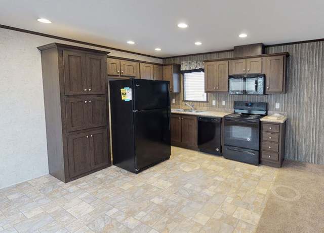 Property at 46150 Antoine Court East Site #515, Macomb, MI 48044, 3 beds, 2 baths