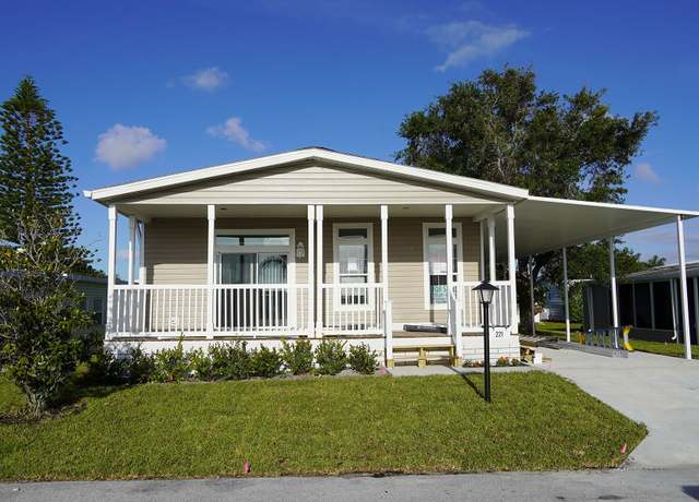 Property at 221 NE Forrest Ct, Jensen Beach, FL 34957, 2 beds, 2 baths