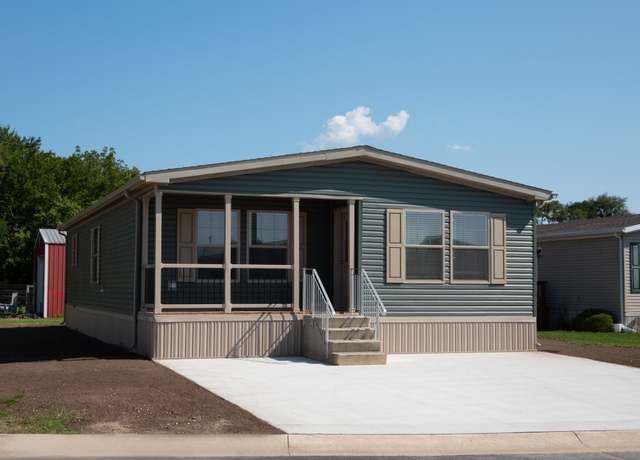 Property at 107 Maple Creek Ct, Walbridge, OH 43465, 2 beds, 2 baths