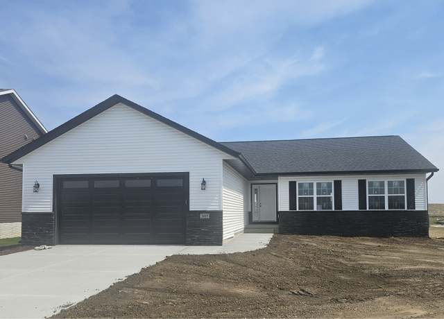 Property at 3015 Bryant Blvd SW, Cedar Rapids, IA 52404, 3 beds, 2.5 baths