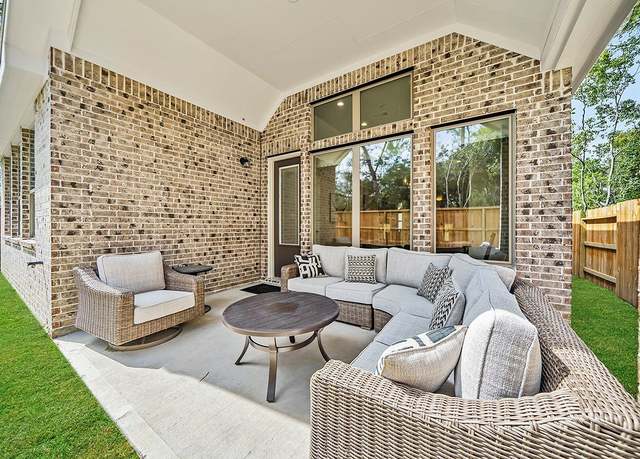 Property at 1669 Couser Ave, New Braunfels, TX 78132, 4 beds, 3 baths