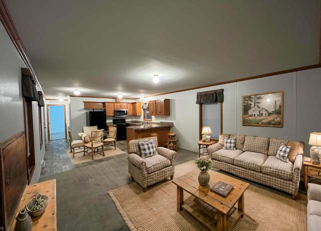 Property at 1432 Iowa Dr, Sturgeon Bay, WI 54235, 3 beds, 2 baths