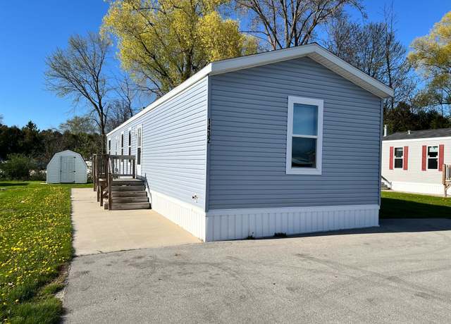 Property at 1432 Iowa Dr, Sturgeon Bay, WI 54235, 3 beds, 2 baths