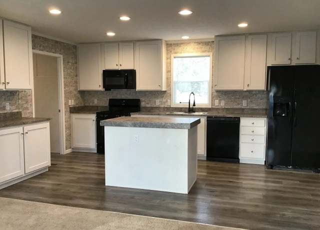 Property at 317 SE Autumn Park Dr, Ankeny, IA 50021, 3 beds, 2 baths