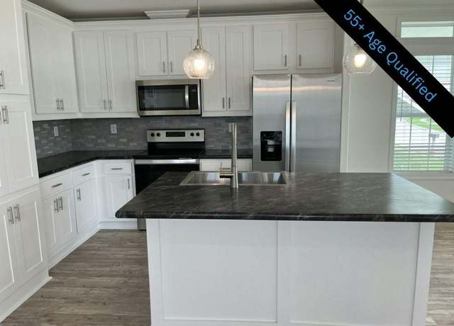Property at 568 Plaza Del Sol N, Fort Myers, FL 33917, 3 beds, 2 baths