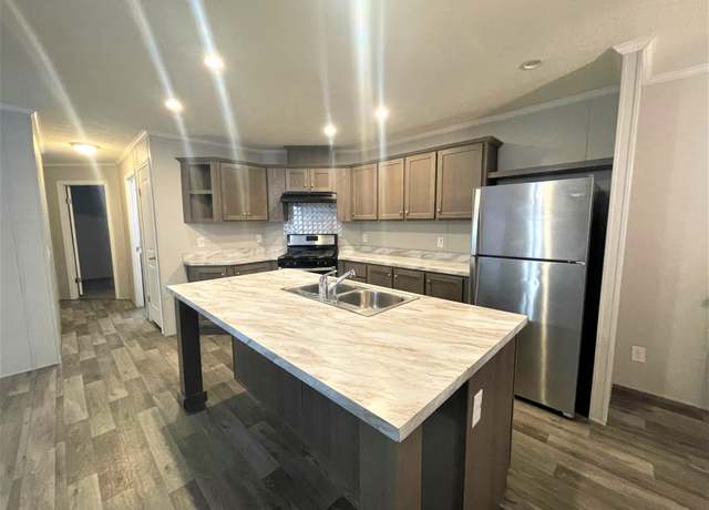 Property at 21252 Martinque Drive Site #395, Macomb, MI 48044, 3 beds, 2 baths