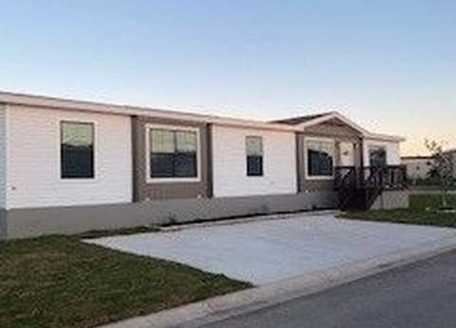 Property at 7151 Woodlake Pkwy #460, San Antonio, TX 78218, 4 beds, 2 baths