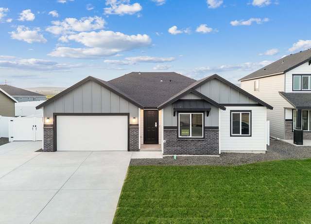 Property at 821 K St NE, Quincy, WA 98848, 4 beds, 2 baths