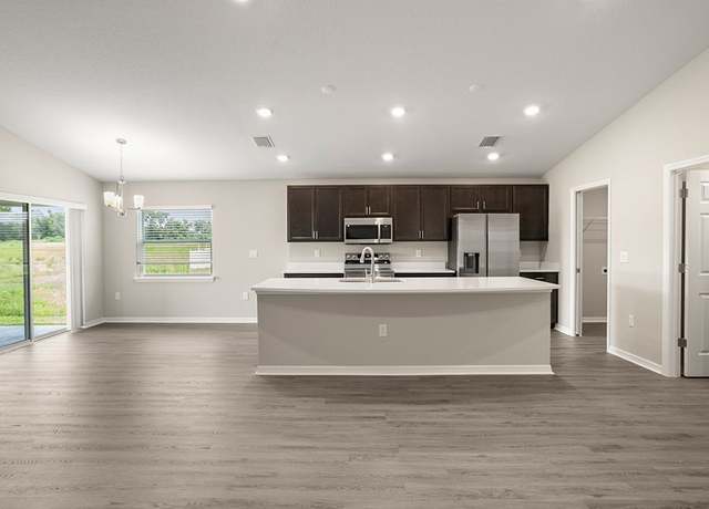 Property at 5401 SE 129th Ln, Belleview, FL 34420, 3 beds, 2 baths