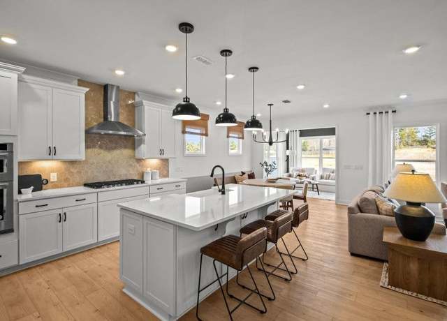Property at 1042 Waxhaw Crossing Dr, Waxhaw, NC 28205, 5 beds, 4 baths