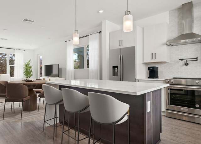 Property at 301 15th St N, Saint Petersburg, FL 33705, 3 beds, 3.5 baths