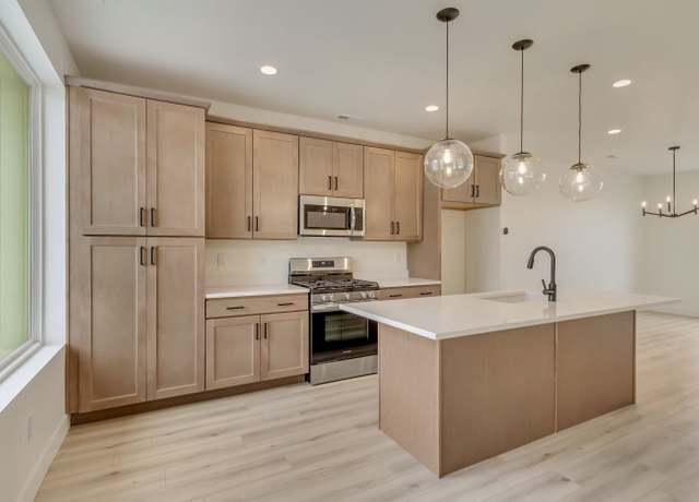 Property at 10641 S Pipestone Way, South Jordan, UT 84009, 4 beds, 2.5 baths
