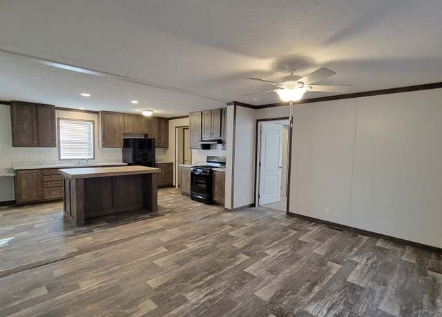 Property at 529 Elmwood Ct, Columbus, MI 48063, 3 beds, 2 baths