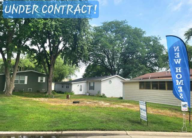 Property at 72 Parkwood Rd, Elgin, IL 60123, 3 beds, 2 baths