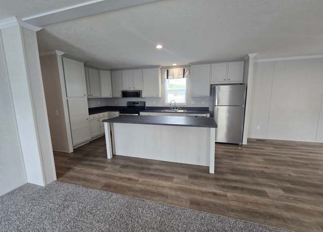 Property at 408 Deerfield Ln, Columbus, MI 48063, 3 beds, 2 baths