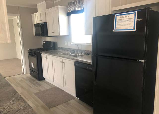 Property at 21151 Martinique Site #570, Macomb, MI 48044, 3 beds, 2 baths