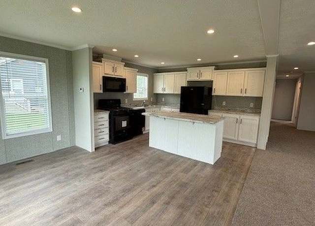 Property at 10916 Legrande Ct, Fair Haven, MI 48023, 3 beds, 2 baths