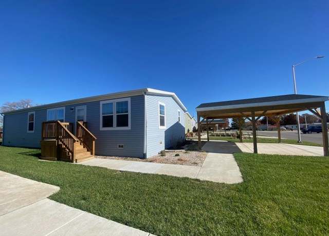 Property at 1078 E Park St, Gardner, KS 66030, 4 beds, 2 baths