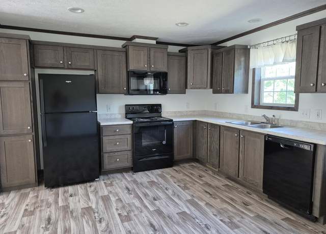 Property at 100 Cayman Dr, Butler, PA 16002, 3 beds, 2 baths