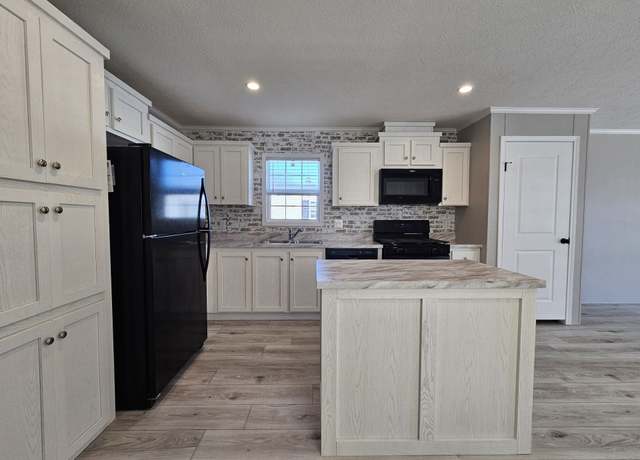 Property at 5609 Mellinger Cir, Saginaw, MI 48601, 2 beds, 2 baths