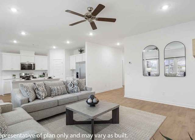 Property at 504 Greer St, Pea Ridge, AR 72751, 4 beds, 2 baths