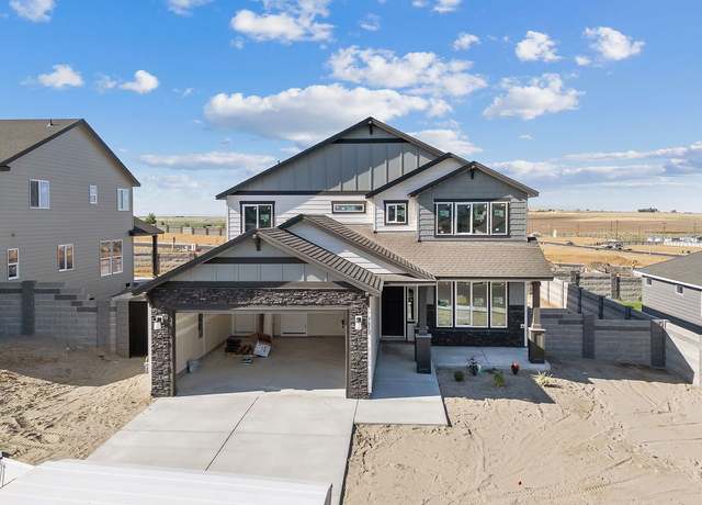 Property at 7852 Gilbert St, West Richland, WA 99353, 4 beds, 2.5 baths