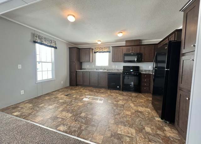 Property at 6553 Stratford Dr, Holly, MI 48442, 3 beds, 2 baths