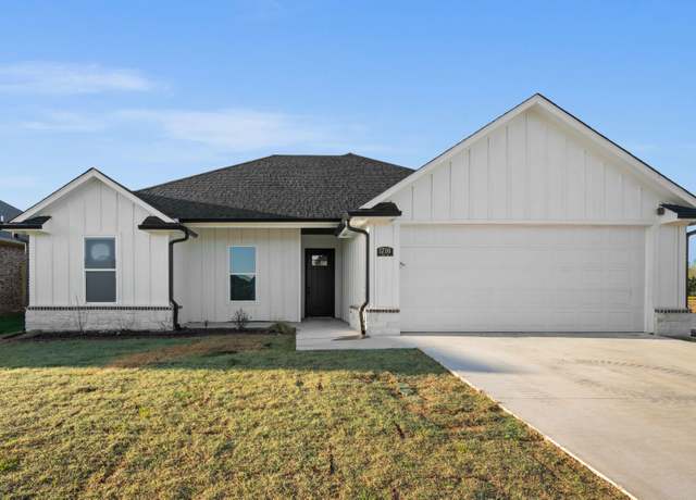 Property at 1701 E Main St, Whitehouse, TX 75791, 4 beds, 2 baths
