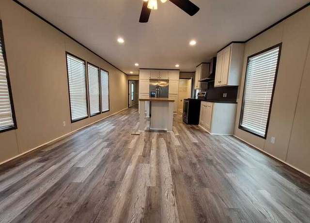 Property at 121 Peggy St, Conroe, TX 77301, 3 beds, 2 baths