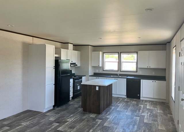 Property at 705 E 4th St #3, Rochester, IN 46975, 3 beds, 2 baths