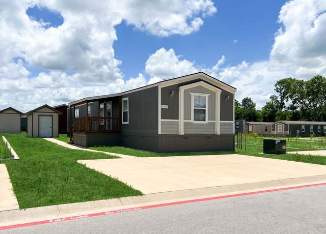 Property at 1021 Conchas St, Tyler, TX 75704, 3 beds, 2 baths