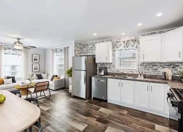 Property at 199 Blue Spruce Ln #199, Flint, MI 48506, 3 beds, 2 baths