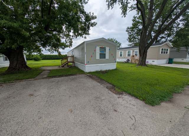 Property at 111 Country Elms #111, Galesburg, IL 61401, 3 beds, 2 baths