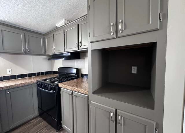 Property at 9717 NW 10th St #295, Oklahoma City, OK 73127, 4 beds, 2 baths