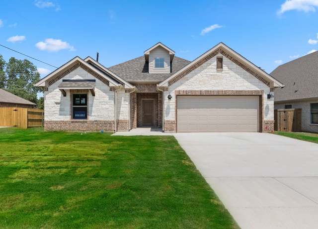 Property at 2106 Briarwood Dr, Bridgeport, TX 76426, 4 beds, 2 baths