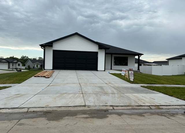 Property at 620 Rittenhouse, Hastings, NE 68901, 4 beds, 3 baths