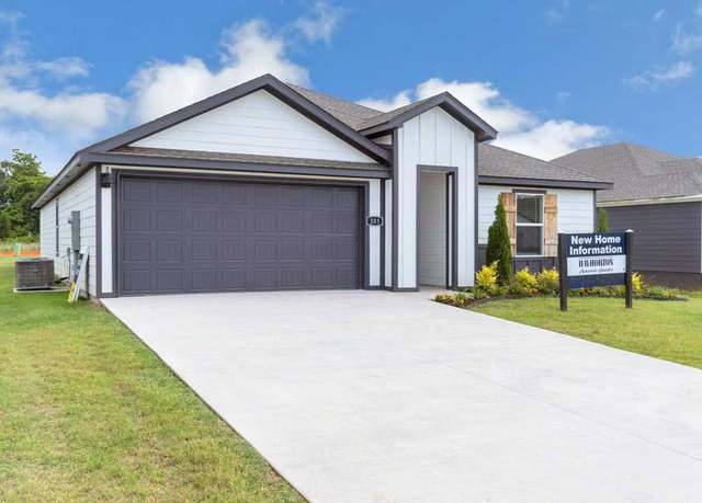 Property at 440 Raegan St, Prairie Grove, AR 72753, 4 beds, 2 baths