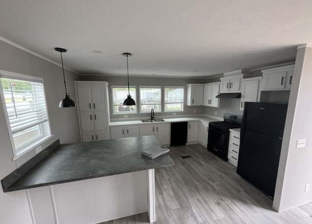 Property at 1016 Glencoe Dr #176, Findlay, OH 45840, 3 beds, 2 baths